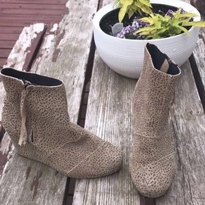 Toms desert heat cheetah wedge booties